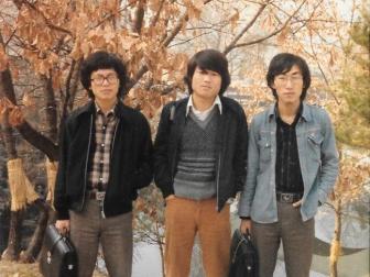 1982년 서울대 관악캠퍼스 자하연 앞