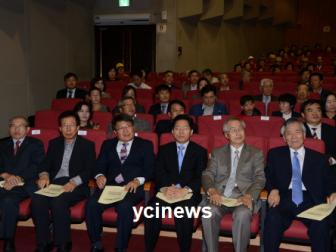 제26회 정심상 시상식에서 회원원들과(2015. 10. 3.) - 예천문화회관